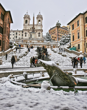 Fotografia di Piazza di Spagna di Roma con la neve